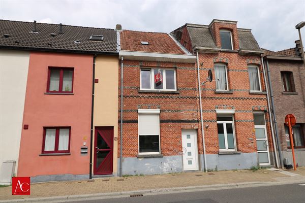 Op te frissen starterswoning - centraal gelegen
