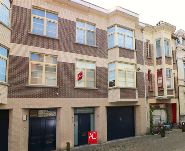 Statige woning met dubbele garage op toplocatie