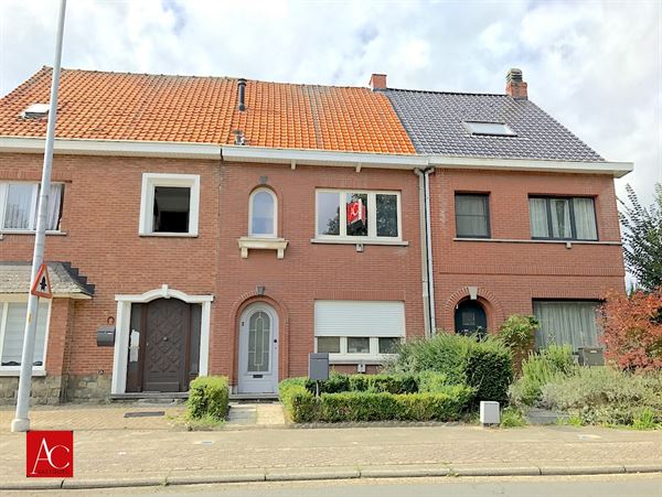 Gerenoveerde woning aan de stadsrand van Sint-Niklaas met achteruitweg