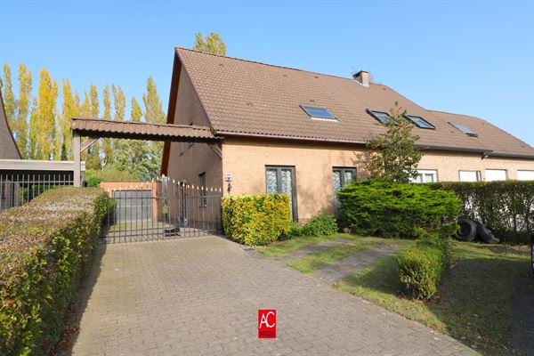 Ruime HOB met garage op een mooi perceel grond.