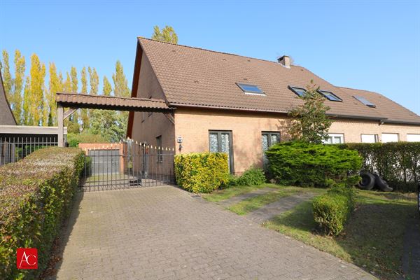 Ruime HOB met garage op een mooi perceel grond.