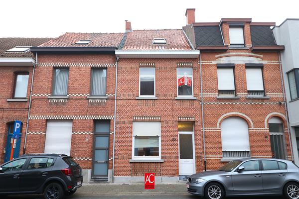 Centraal gelegen eengezinswoning met 4 slaapkamers en grote tuin!