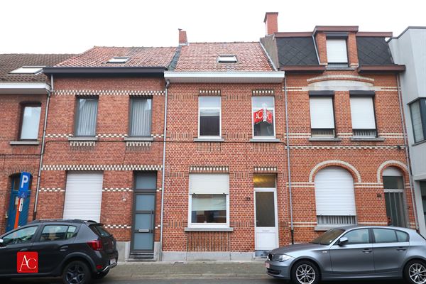 Centraal gelegen eengezinswoning met 4 slaapkamers en grote tuin!