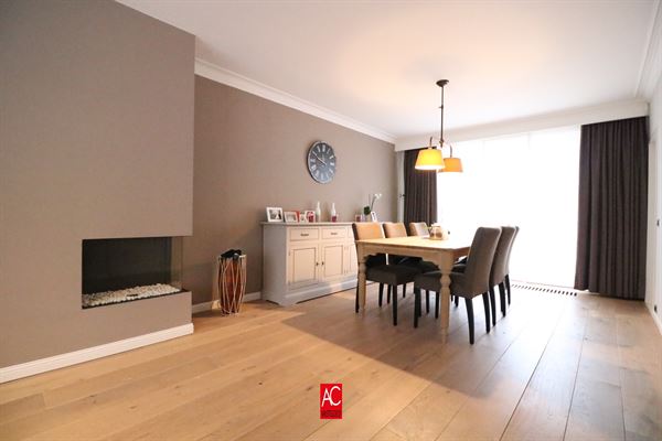 Bel-étage met zeer grote garage en gelegen in een rustig straatje te Steendorp