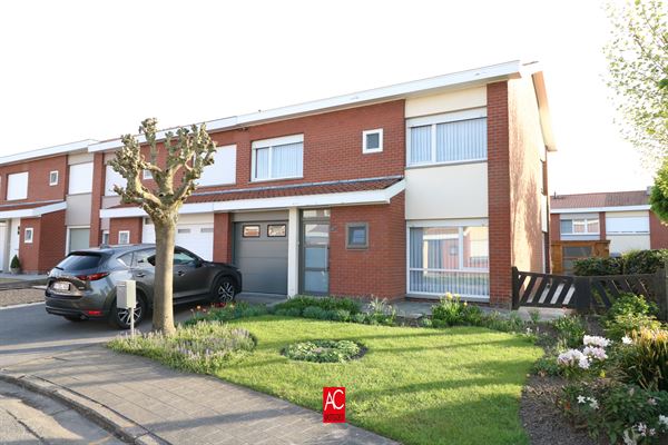 Welgelegen halfopen bebouwing op mooi perceel grond