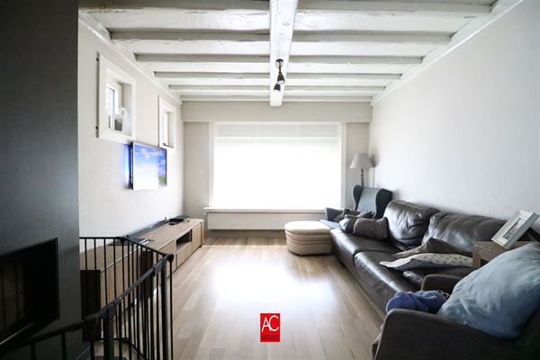Gerenoveerde woning met 4 slaapkamers, 2 badkamers, tuin en garage. Gunstig gelegen te Vrasene.