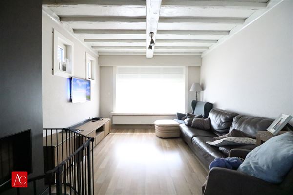 Gerenoveerde woning met 4 slaapkamers, 2 badkamers, tuin en garage. Gunstig gelegen te Vrasene.