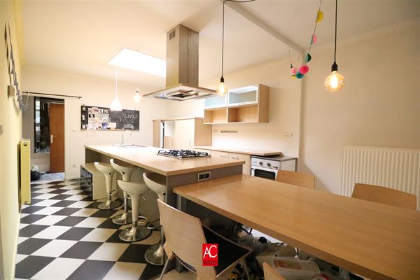 Volledig gerenoveerde woning, gunstig gelegen te Sint-Niklaas.