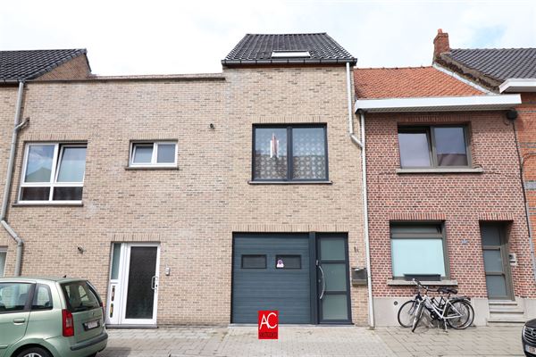 Recente bel-étage met 4 slaapkamers, ruime garage en tuin.