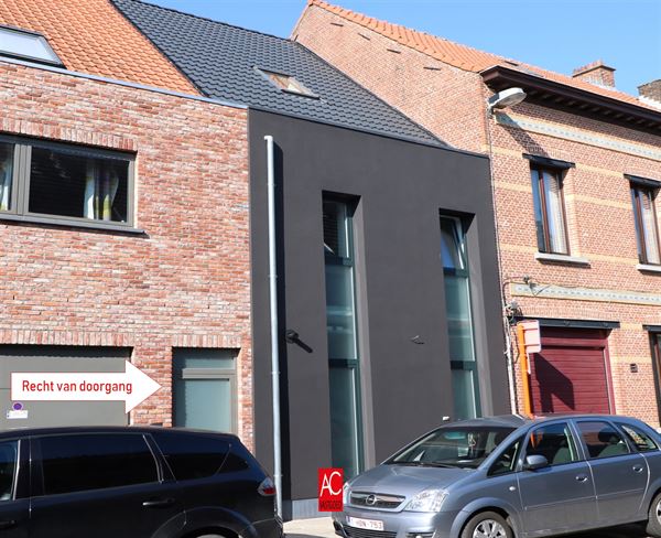Modern gerenoveerde woning met 4 slaapkamers en tuin, gunstig gelegen te Melsele.