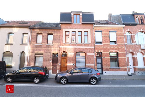 Karaktervolle eigendom met 4 slaapkamers en tuin. Gunstig gelegen te Sint-Niklaas.