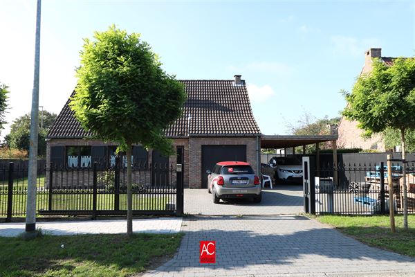 Ruime open bebouwing met 3 slaapkamers en garage op een mooi perceel grond. Gunstig gelegen te Temse.