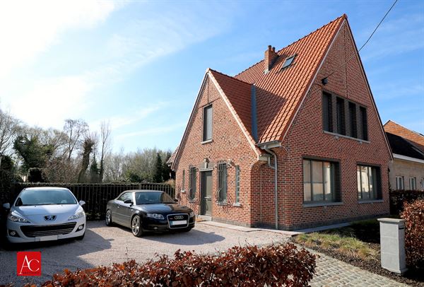 Karaktervolle open bebouwing op een mooi perceel grond