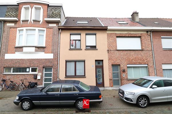 Zeer degelijke en goed onderhouden woning met 4 slaapkamers en tuin. Gelegen op een toplocatie te Burcht.