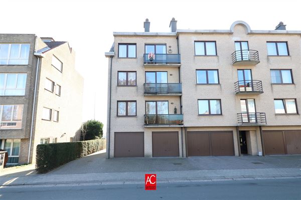 Perfect onderhouden duplex appartement met 4 slpks, garage en terras met prachtig uitzicht! Gunstig gelegen te Temse.