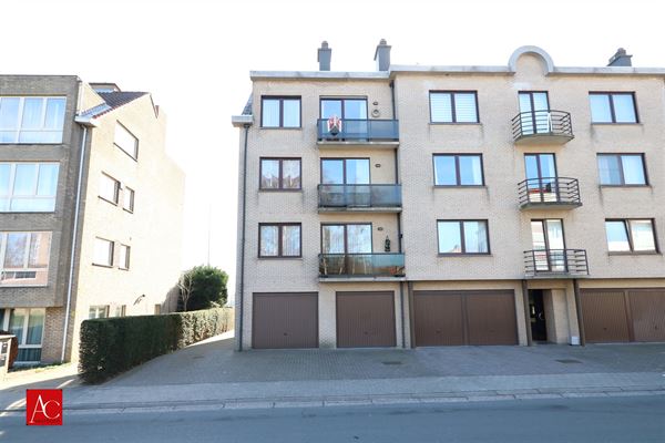 Perfect onderhouden duplex appartement met 4 slpks, garage en terras met prachtig uitzicht! Gunstig gelegen te Temse.