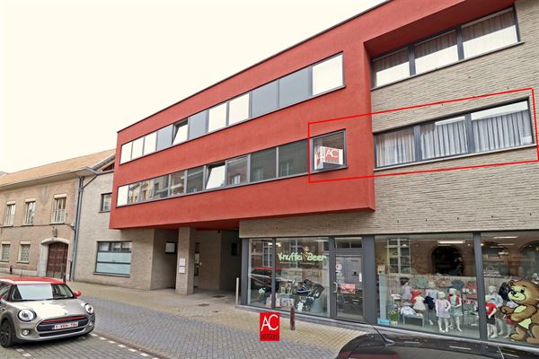 Uitzonderlijk goed onderhouden appartement met 2 slpks, terras en garagebox. Rustig gelegen te Temse.