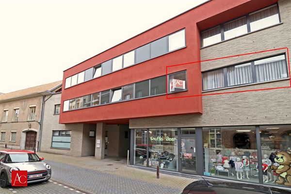 Uitzonderlijk goed onderhouden appartement met 2 slpks, terras en garagebox. Rustig gelegen te Temse.