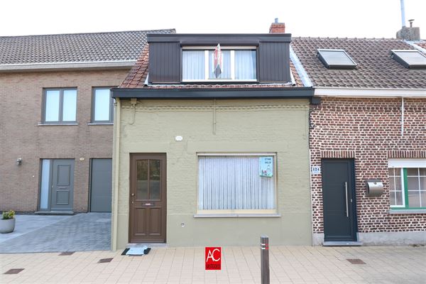 Charmante op te frissen woning met grote tuin, achteruitweg en 2 slpks. Rustig gelegen te Beveren.