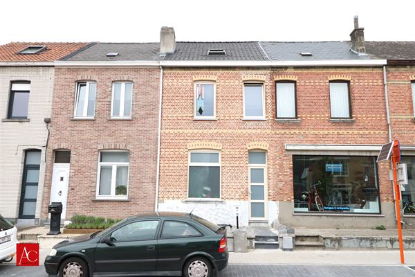 VOLLEDIG gerenoveerde woning met 4 slaapkamers, mooi stuk tuin en parkeermogelijkheid achteraan de woning. Centraal gelegen te Waasmunster