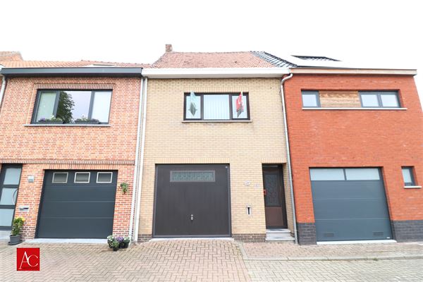 Zeer goed onderhouden starterswoning met garage en grote tuin. Rustig doch centraal gelegen te Waasmunster
