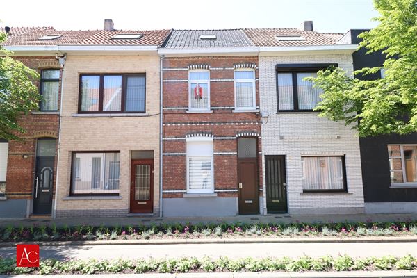 Volledig instapklare woning met 3 (mogelijkheid tot 4) slpks, koer en mooie leefruimtes. Centraal gelegen te Sint-Niklaas.