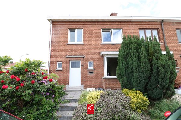 Charmante woning met ruime oprit, tuin en mooie leefruimtes. Gelegen in een kindvriendelijke wijk te Temse.