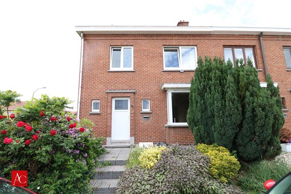 Charmante woning met ruime oprit, tuin en mooie leefruimtes. Gelegen in een kindvriendelijke wijk te Temse.