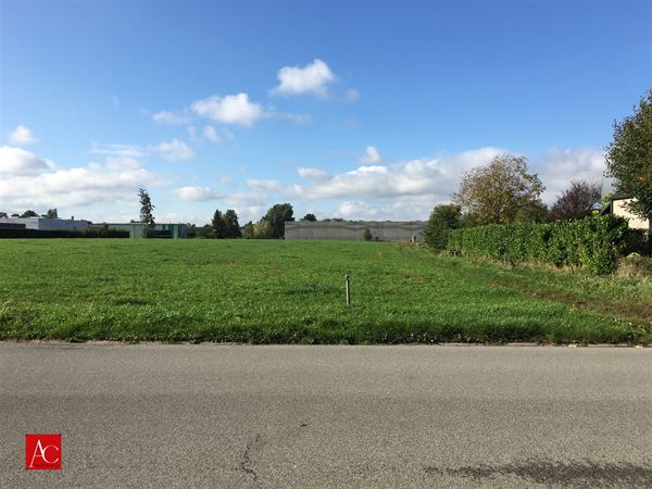 Bouwgrond in ambachtelijke woonzone