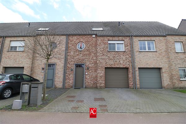 Instapklare eengezinswoning mét garage en zwemvijver