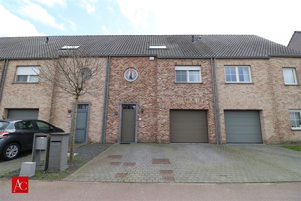 Instapklare eengezinswoning mét garage en zwemvijver