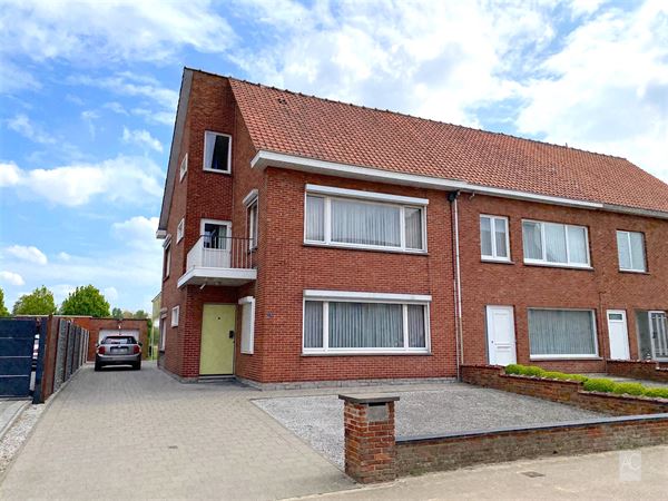 Halfopen bebouwing te Velle