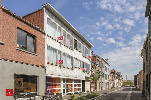 Appartementsgebouw met 4 app en 1 garage (77m2)