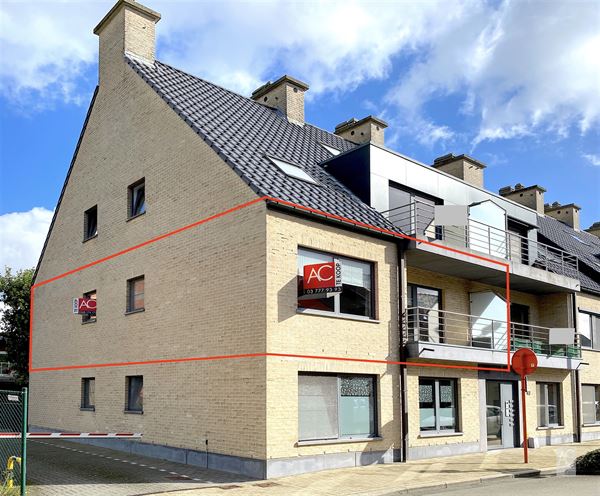 Instapklaar appartement met 2 slaapkamers, parking en berging