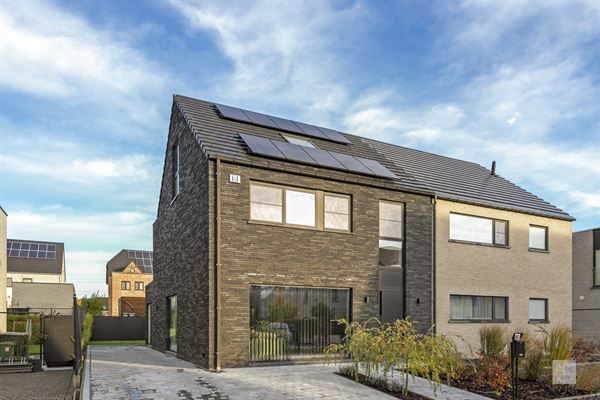 Halfopen bebouwing met 4 slaapkamers in recente verkaveling