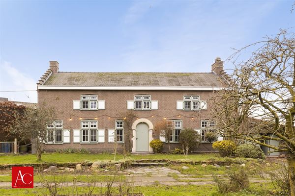 Unieke charmewoning uit 1850 met groot bijgebouw op perceel van 3655 m².