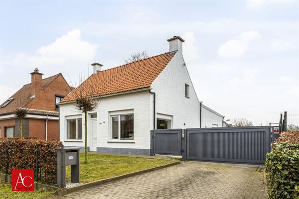 Gerenoveerde woning met magazijn op groot perceel