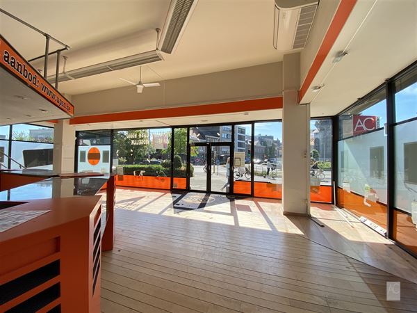 Unieke kantoorruimte op toplocatie met parking!