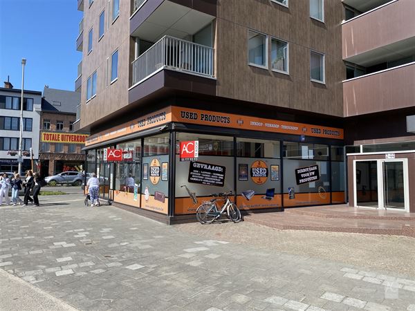 Uniek handelspand op toplocatie met parking!