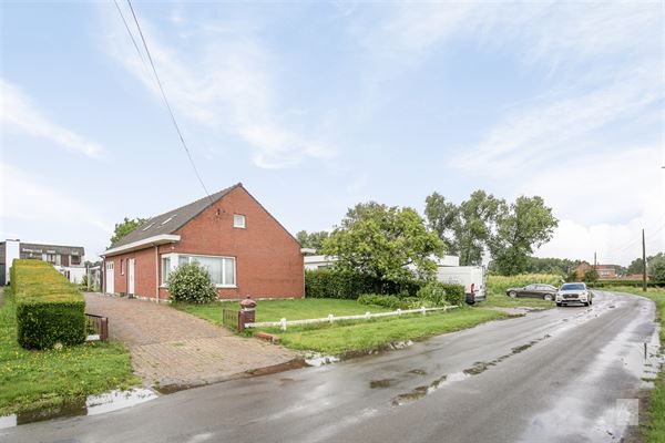 Te renoveren open bebouwing op een perceel van 900m2 - IN OPTIE