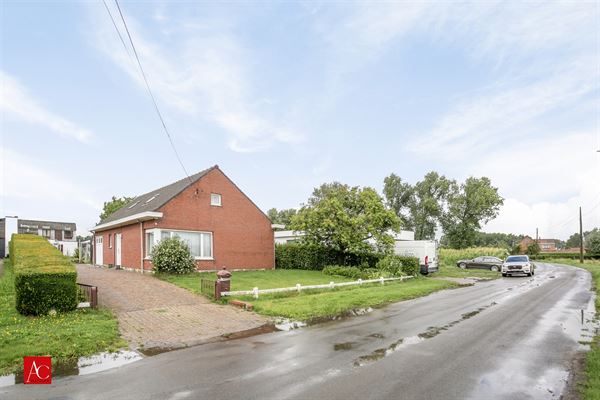 Te renoveren open bebouwing op een perceel van 900m2 - IN OPTIE