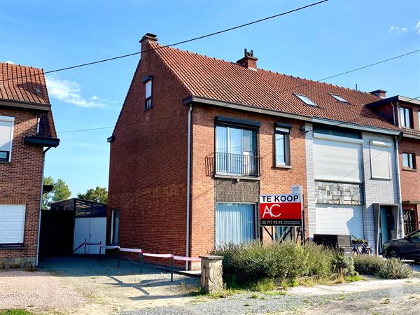 Landelijke half-open bebouwing met tuin en groen vergezicht!