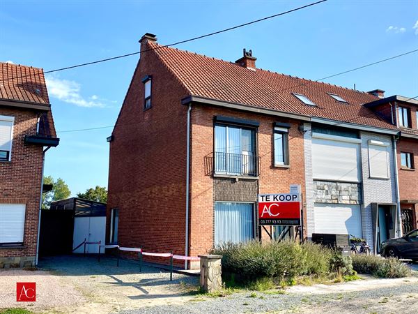 Landelijke half-open bebouwing met tuin en groen vergezicht!