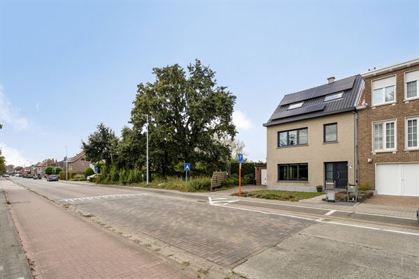 Halfopen bebouwing met garage en 3 slaapkamers te Kruibeke - IN OPTIE