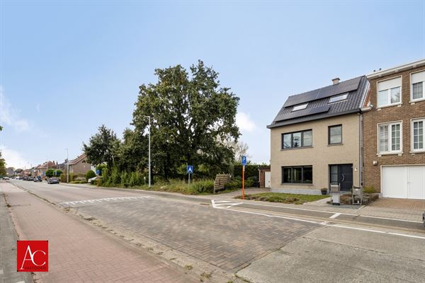 Halfopen bebouwing met garage en 3 slaapkamers te Kruibeke - IN OPTIE