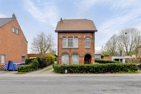 Halfopen bebouwing op groot perceel met 6 slpkrs (OPTIE)