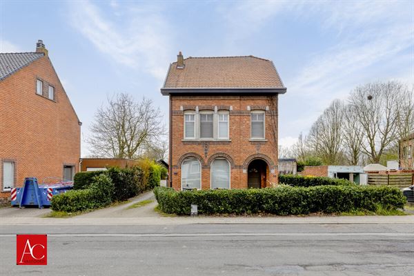Halfopen bebouwing op groot perceel met 6 slpkrs (OPTIE)