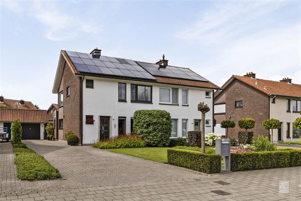 Halfopen bebouwing met tuin en garage - IN OPTIE !!!