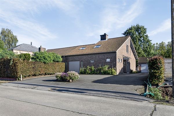 Halfopen bebouwing met garage (IN OPTIE)