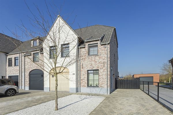 Recent gebouwde woning, volledig afgewerkt!